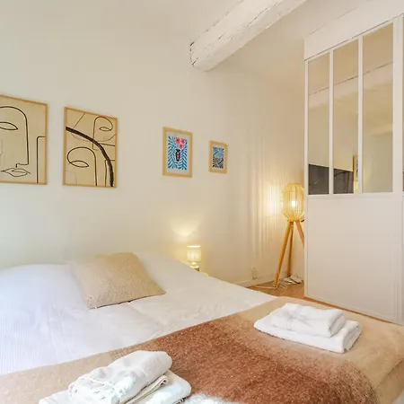 Cocon Et Paisible Au Coeur Du Vieux 아파트